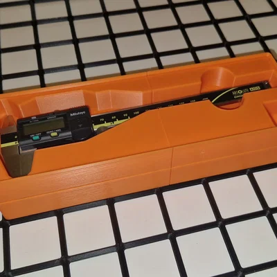 Hộp Gridfinity half-pitch xếp chồng cho thước cặp 150mm, có ngăn pin