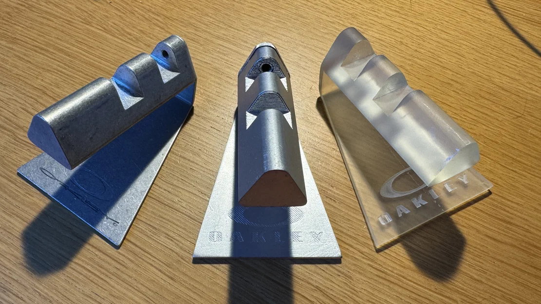 Giá đỡ kính mát Oakley - Image 1