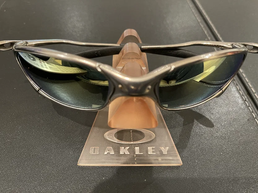 Giá đỡ kính mát Oakley - Image 2