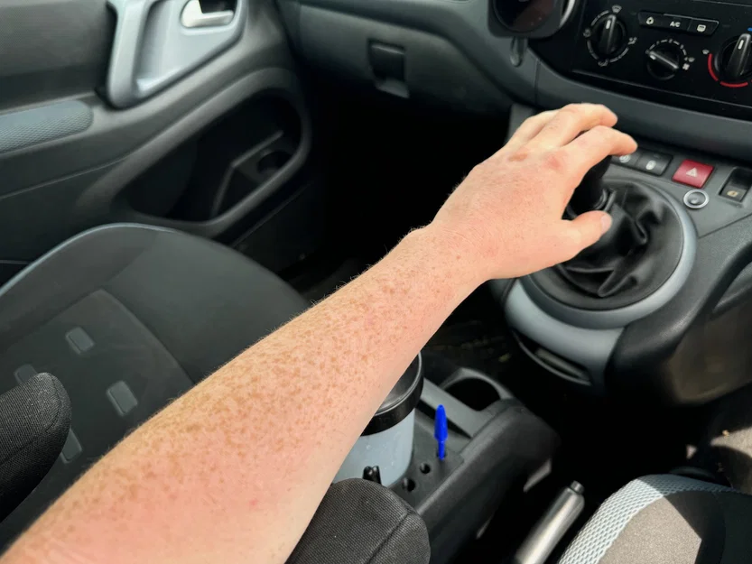 Khay để ly Citroen Berlingo cho hộp chứa đồ trung tâm - Image 3