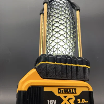 Đèn Dewalt 18V kiểu Isogrid (tương thích pin 18V)