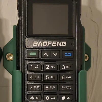 Giá treo tường bộ đàm Baofeng UV17 kèm ngăn chứa pin tiện lợi