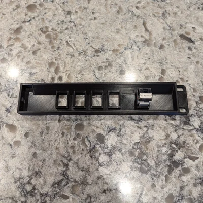 Giá đỡ UCG-Ultra rack mount tích hợp khe cắm keystone in 3D