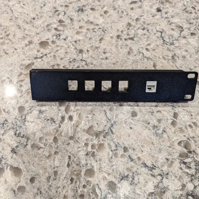 Giá đỡ UCG-Ultra rack mount tích hợp khe cắm keystone in 3D