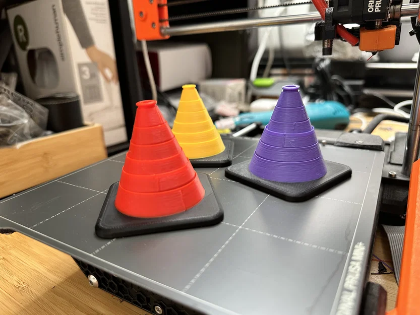 Cọc Tiêu Giao Thông Bỏ Túi (Pocket Traffic Cone) - Image 1