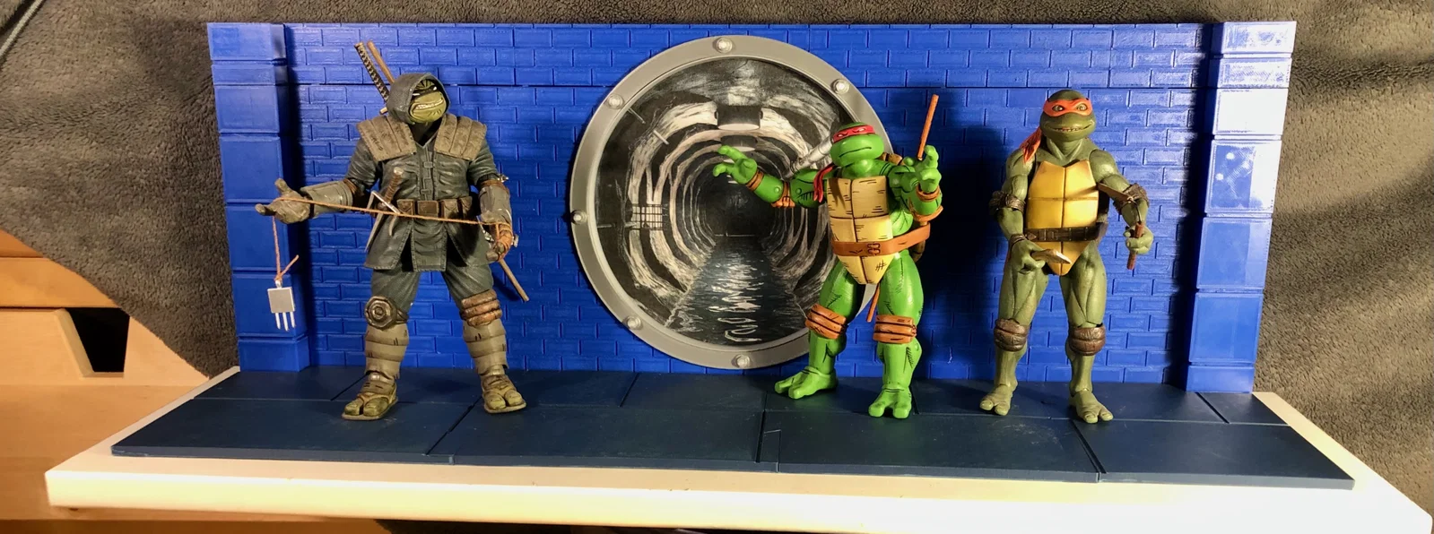 Diorama Kệ Trưng Bày Cống Rãnh cho Action Figures - Image 1