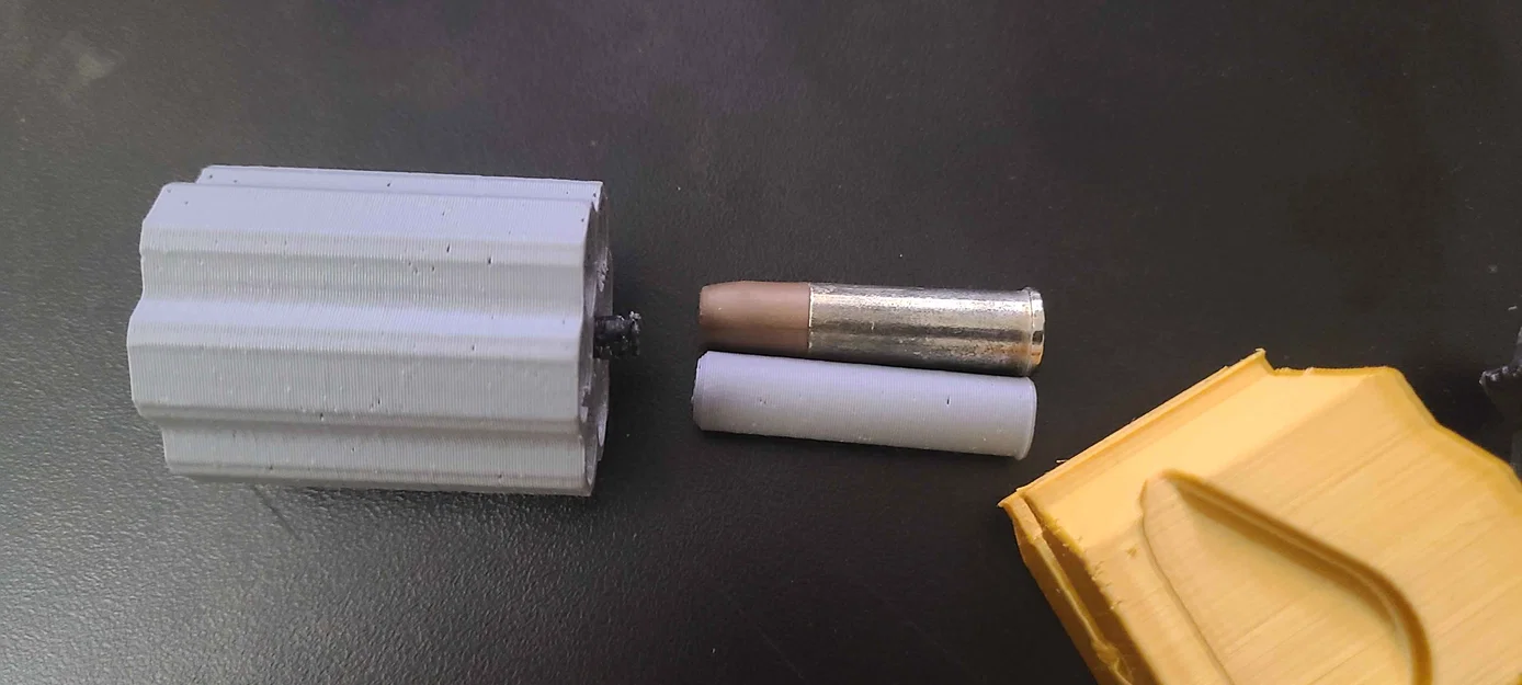 Mô hình Combat Revolver in 3D - Đạo cụ Cosplay độc đáo - Image 3