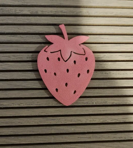 Trang trí dâu tây cho bảng chữ (Letter Board Strawberry Decoration) - Image 1