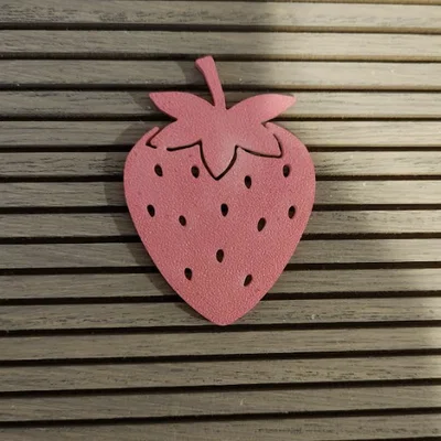 Trang trí dâu tây cho bảng chữ (Letter Board Strawberry Decoration)