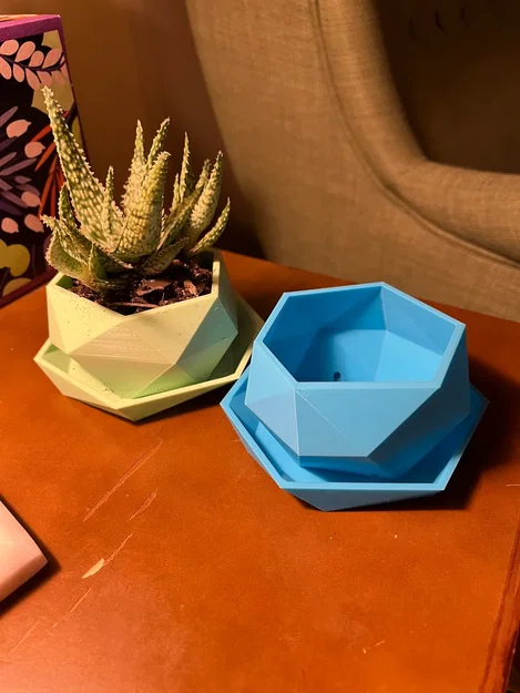 Chậu trồng cây mini phong cách Low-Poly có khay thoát nước độc đáo - Image 1