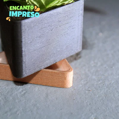 Maceta triangular – Chậu tam giác có khoang chứa nước