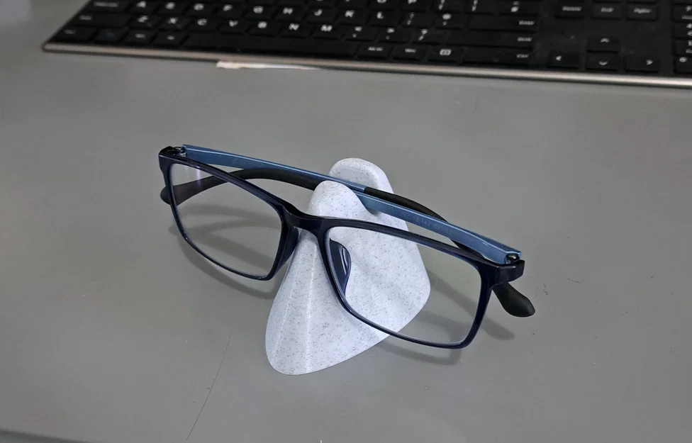 Giá đỡ kính (Glasses Stand) tối giản để bàn - Image 1