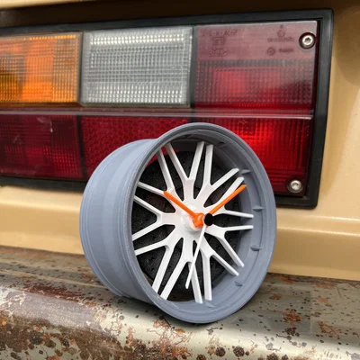 Rim clock – Đồng hồ để bàn lấy cảm hứng từ mâm AMG