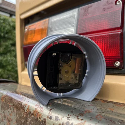 Rim clock – Đồng hồ để bàn lấy cảm hứng từ mâm AMG