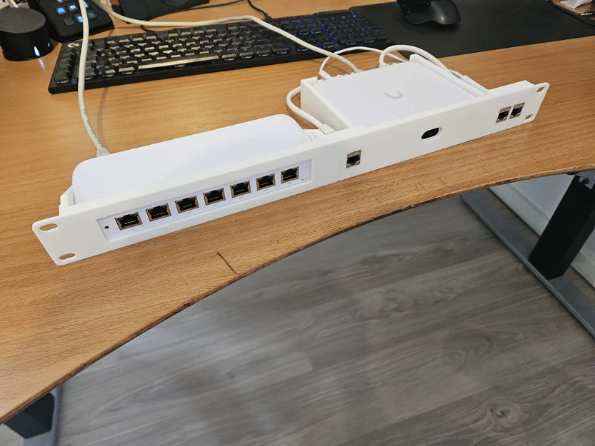 Khay gắn Rack 1U cho Unifi Cloud Gateway Ultra (UCG-Ultra) kèm khe Keystone - Image 2