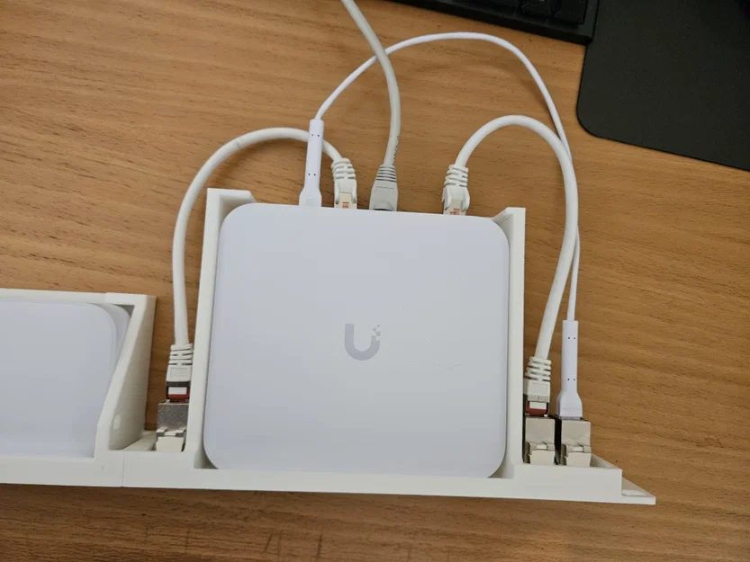 Khay gắn Rack 1U cho Unifi Cloud Gateway Ultra (UCG-Ultra) kèm khe Keystone - Image 3