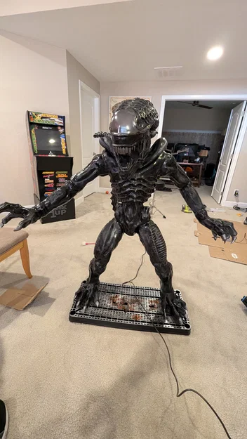 Alien Xenomorph đứng (Aliens xenomorph standing) - Image 1