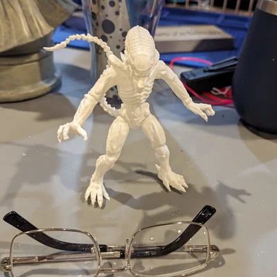 Alien Xenomorph đứng (Aliens xenomorph standing)