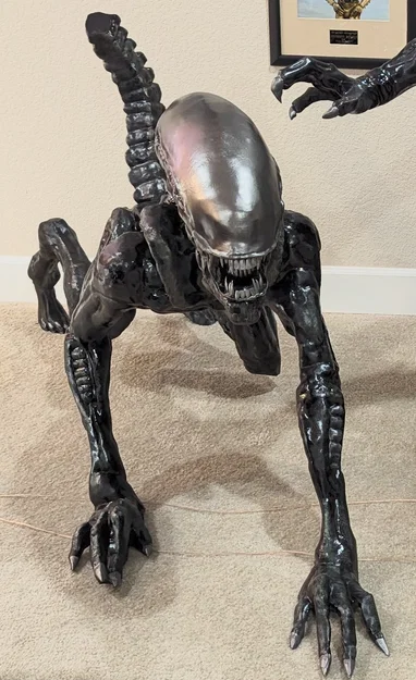 Xenomorph (Aliens) chồm thấp, sẵn sàng tấn công - Image 1