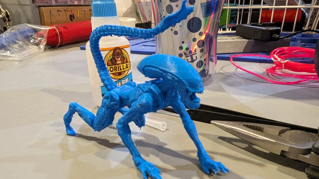 Xenomorph (Aliens) chồm thấp, sẵn sàng tấn công - Image 2