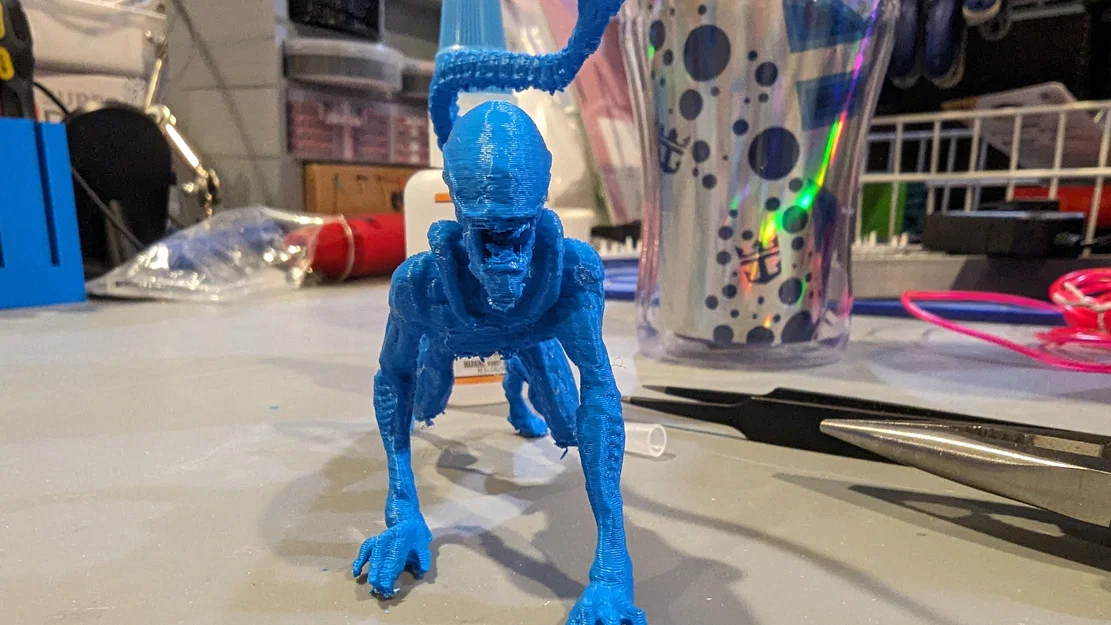 Xenomorph (Aliens) chồm thấp, sẵn sàng tấn công - Image 4