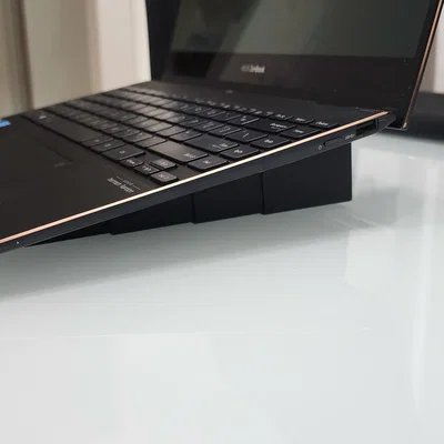 Kệ đỡ laptop telescoping (in print-in-place)