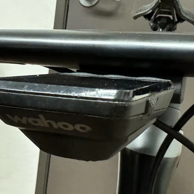 Mount Aero Wahoo Elemnt Roam cho cockpit Canyon H11 (out-front, twist mount)