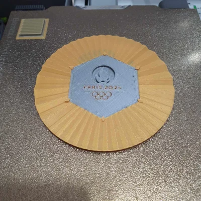Mô hình huy chương vàng Olympic Paris 2024 in 3D sắc nét