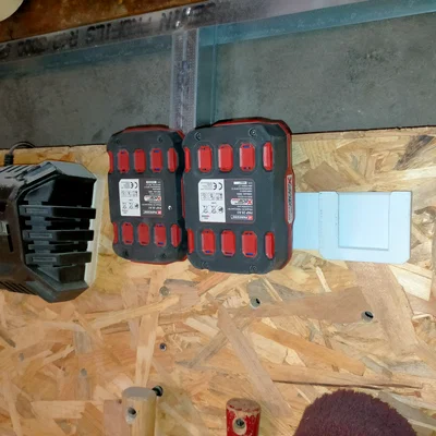 Giá treo 3 pin Parkside X20V Team cho bảng Pegboard