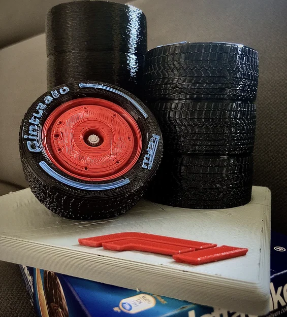 Giá đựng bút hình lốp F1 (F1 Tyre Pencil Holder) - Image 3