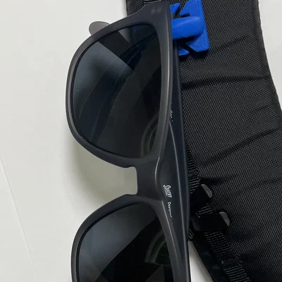Móc kẹp treo kính cho dây đeo ba lô mỏng (Slim Backpack Strap Sunglass Hanger)
