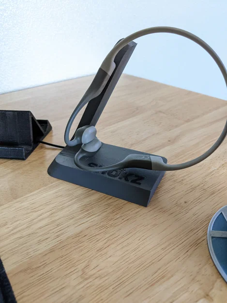 Đế sạc in 3D tiện lợi cho tai nghe Shokz OpenRun - Image 1