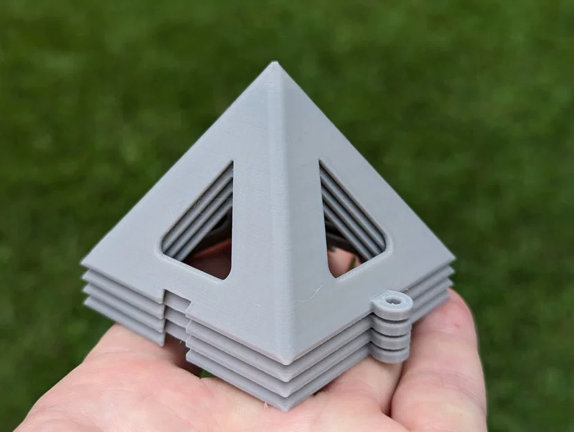 Kim tự tháp đỡ đồ sơn (Paint pyramid) - Bản Remix - Image 1