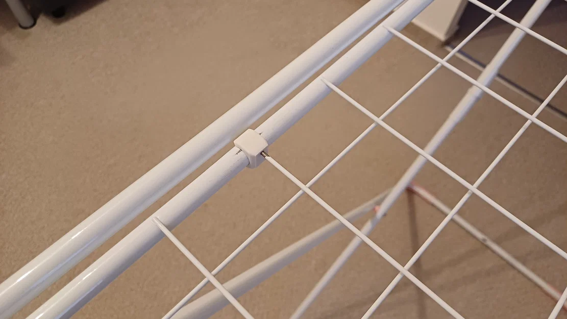 Sửa giá phơi đồ: khắc phục dây kim loại bị gãy (Drying rack/Clothes horse fix) - Image 1
