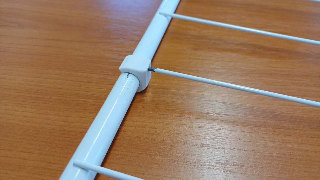 Sửa giá phơi đồ: khắc phục dây kim loại bị gãy (Drying rack/Clothes horse fix) - Image 3