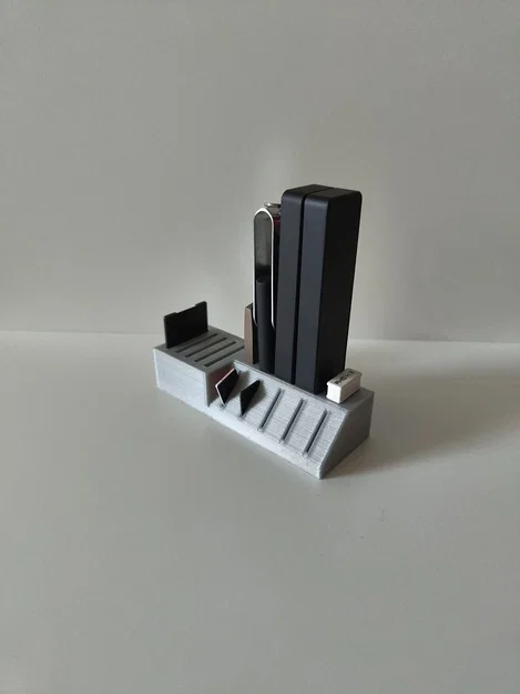 Khay đựng USB và thẻ nhớ SD để bàn gọn gàng - Image 1