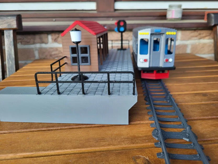 Nhà ga tàu hỏa đồ chơi (Toy Train Station) - Image 1