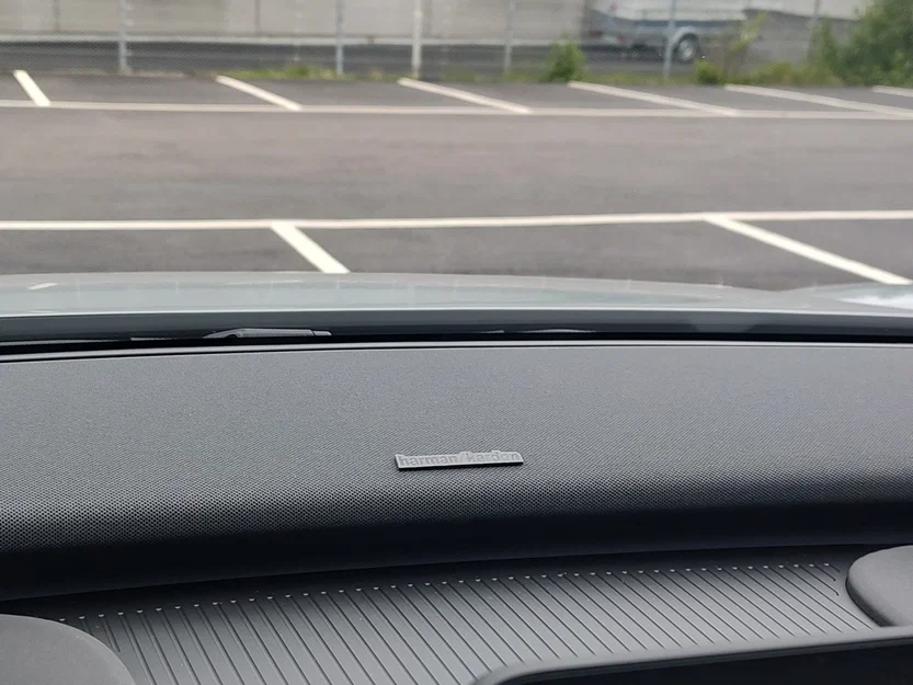 Volvo EX30 – Cover che emblem harman kardon - Image 1