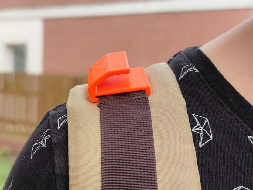 StayPut Backpack Hook – Móc gài balo chống tuột đồ - Image 2