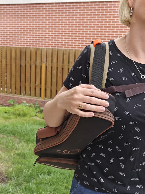 StayPut Backpack Hook – Móc gài balo chống tuột đồ - Image 3