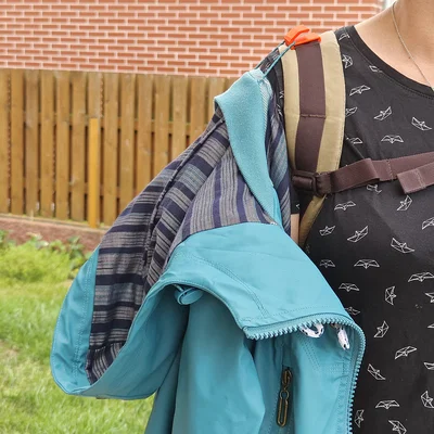 StayPut Backpack Hook – Móc gài balo chống tuột đồ