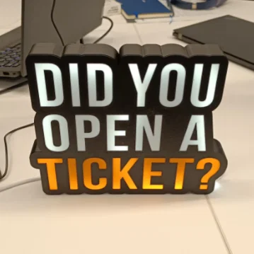 Lightbox câu quote IT “DID YOU OPEN A TICKET?”