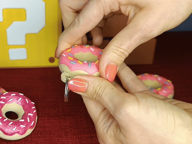 Móc khóa Donut kiêm hộp đựng thuốc - Image 2