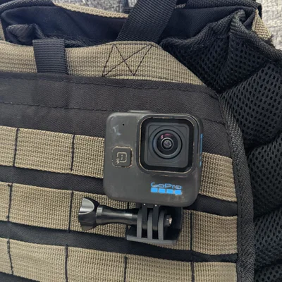 Ngàm gắn GoPro Hero11 Mini trên balo và áo chiến thuật