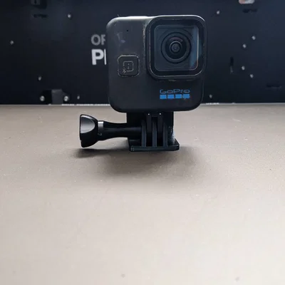 Ngàm gắn GoPro Hero11 Mini trên balo và áo chiến thuật