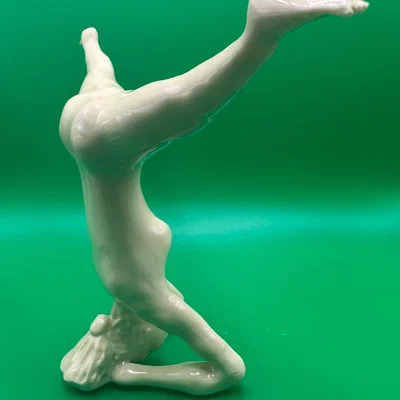 Mô hình phụ nữ tập Yoga tư thế trồng chuối (Headstand Figure) 3D