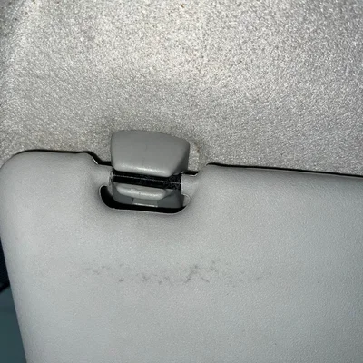 Sửa gãy chụp/giá đỡ sunvisor Ford Focus