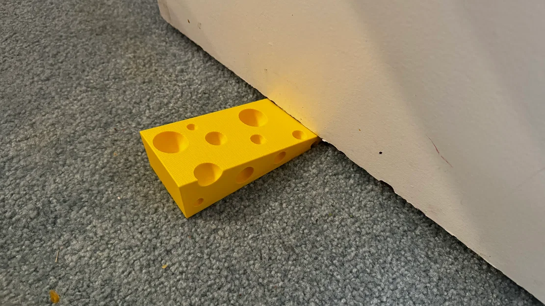 Chặn cửa hình miếng phô mai (Cheese Doorstop) độc đáo cho gia đình - Image 3