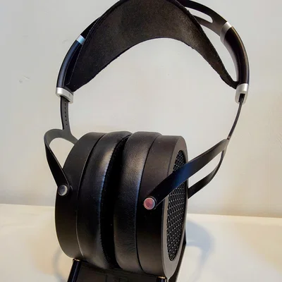 Giá đỡ tai nghe Hifiman Sundara in 3D sang trọng và bền bỉ