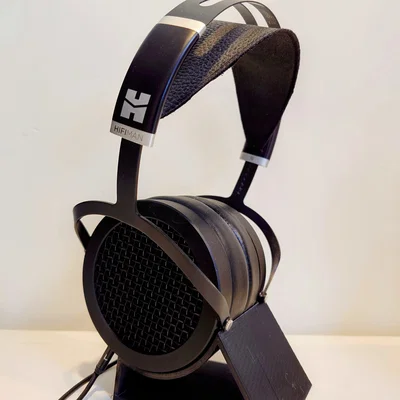 Giá đỡ tai nghe Hifiman Sundara in 3D sang trọng và bền bỉ